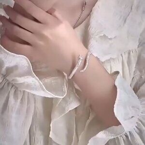 Neiman Marcus 925 Silver Emerald Snake Bracelet